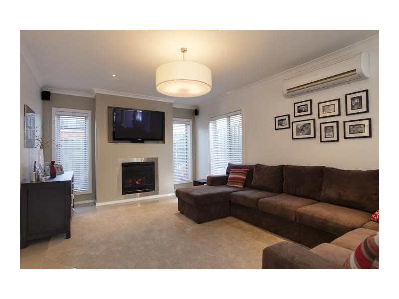 4 Oxford Terrace, Strathdale VIC 3550