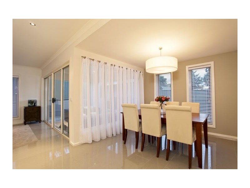 4 Oxford Terrace, Strathdale VIC 3550