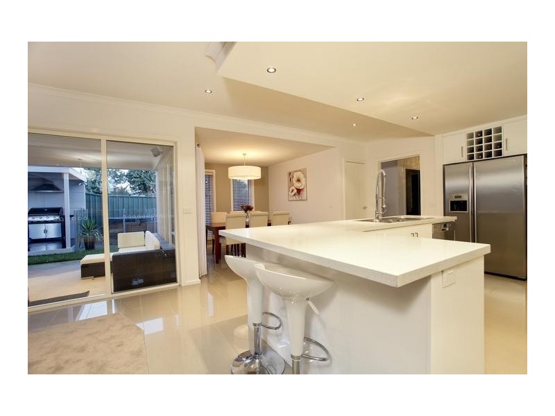 4 Oxford Terrace, Strathdale VIC 3550