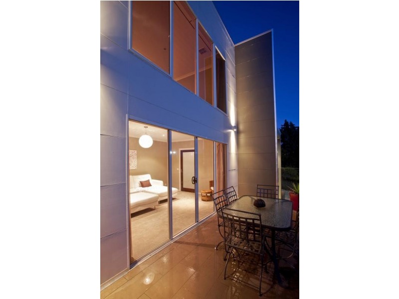 4 Oxford Terrace, Strathdale VIC 3550