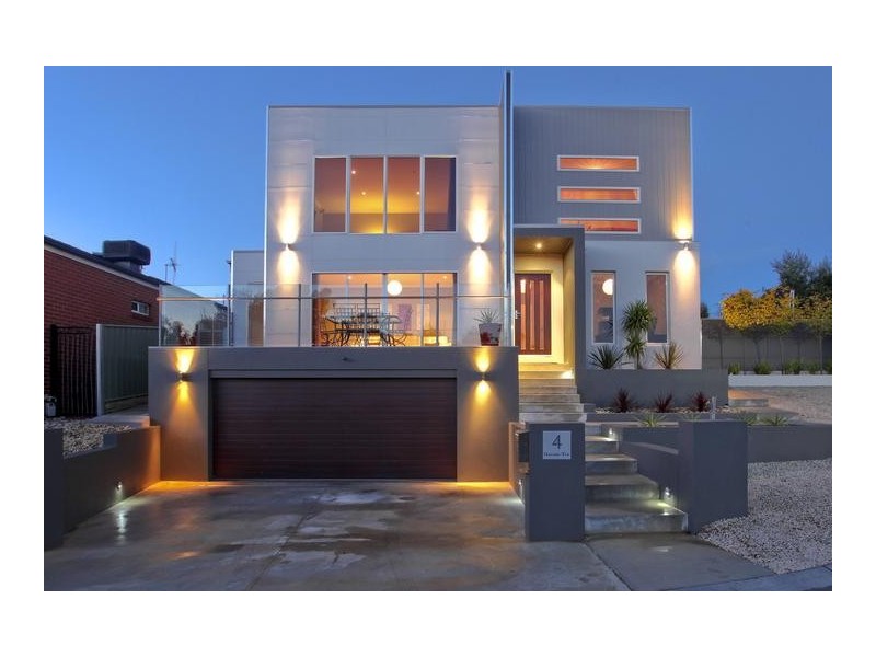 4 Oxford Terrace, Strathdale VIC 3550