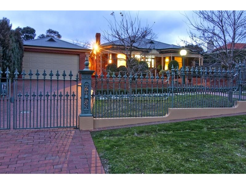 7 Adelle Court, Strathdale VIC 3550