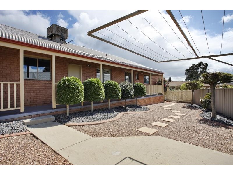 1/7 Paperbark Court, Strathdale VIC 3550