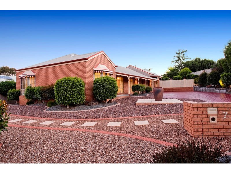 1/7 Paperbark Court, Strathdale VIC 3550