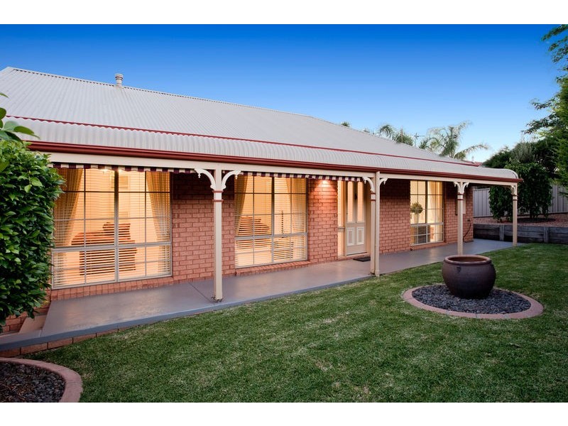 2/7 Paperbark Court, Strathdale VIC 3550