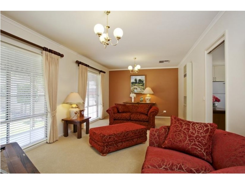 2/7 Paperbark Court, Strathdale VIC 3550