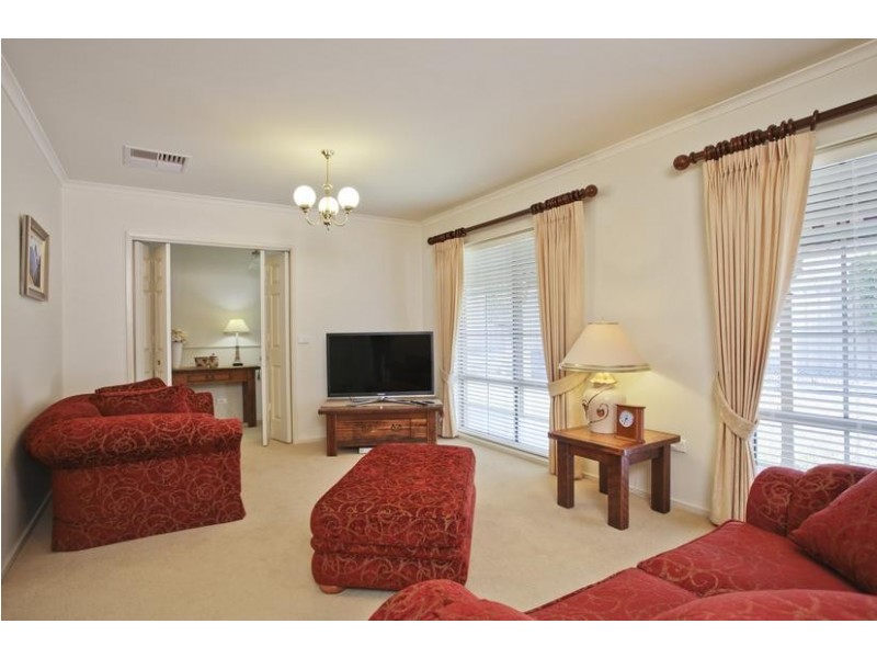 2/7 Paperbark Court, Strathdale VIC 3550