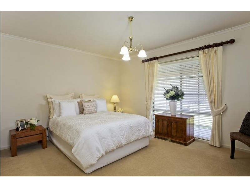 2/7 Paperbark Court, Strathdale VIC 3550