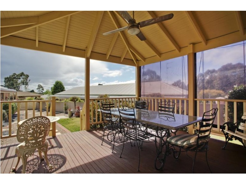 2/7 Paperbark Court, Strathdale VIC 3550