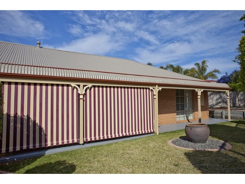 2/7 Paperbark Court, Strathdale VIC 3550