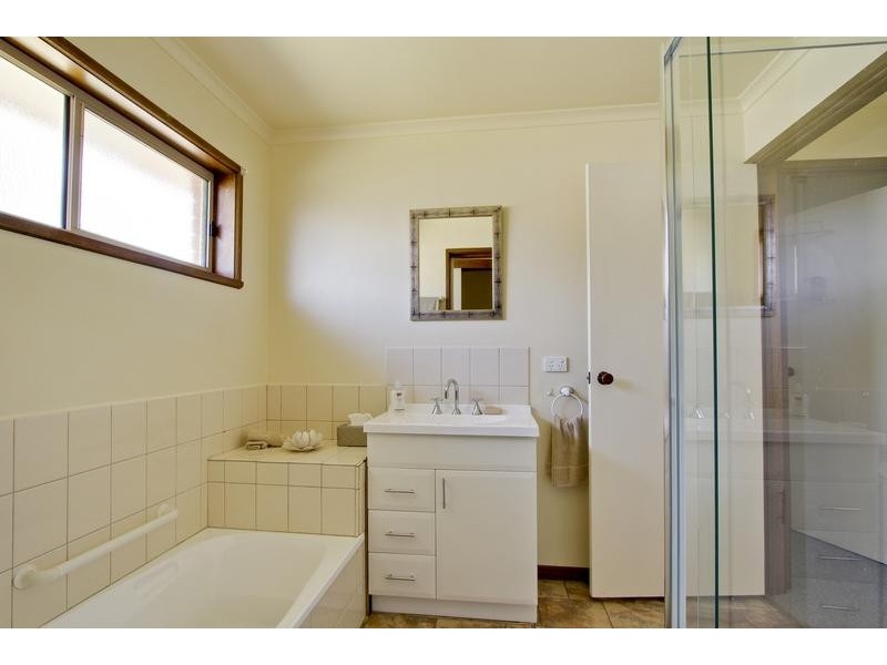 17 Elliott Street, Golden Square VIC 3555