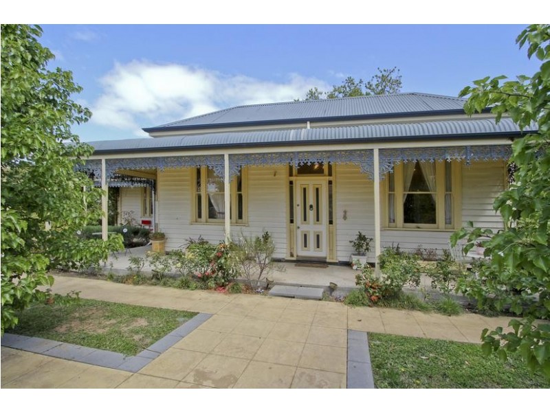 34 Peel Street, Quarry Hill VIC 3550