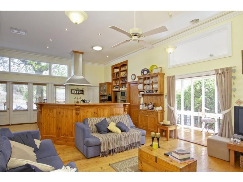 34 Peel Street, Quarry Hill VIC 3550