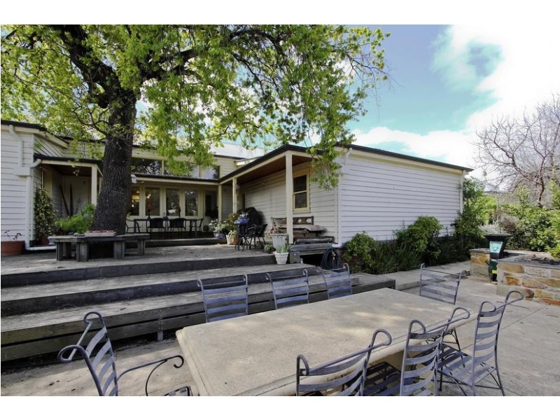 34 Peel Street, Quarry Hill VIC 3550