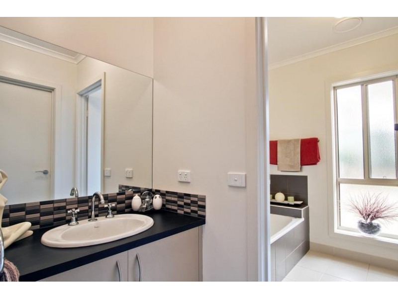 4 Anne Court, Golden Square VIC 3555