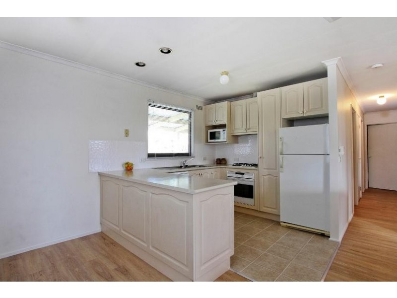 13 Robertson Street, Epsom VIC 3551