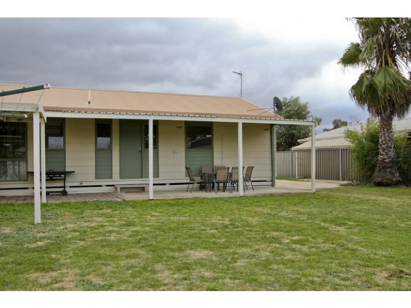 13 Robertson Street, Epsom VIC 3551