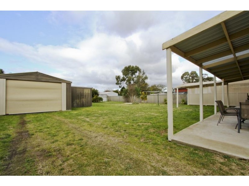 13 Robertson Street, Epsom VIC 3551