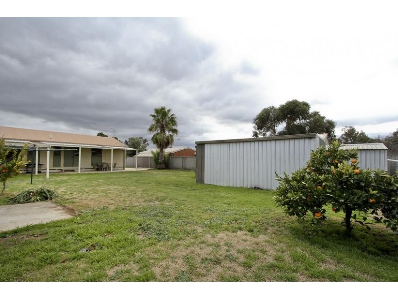 13 Robertson Street, Epsom VIC 3551