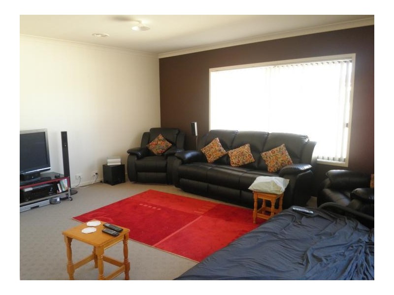 26 McConnichie Court, Epsom VIC 3551