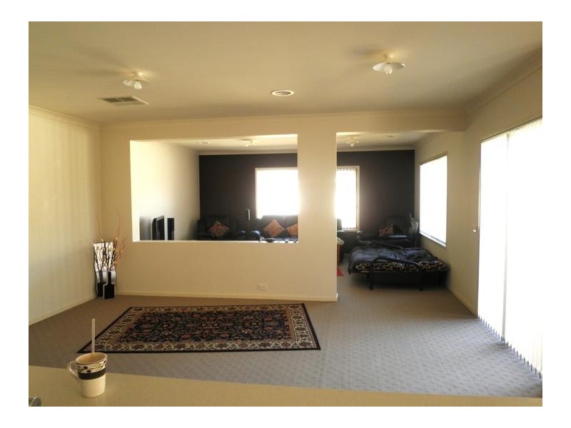 26 McConnichie Court, Epsom VIC 3551