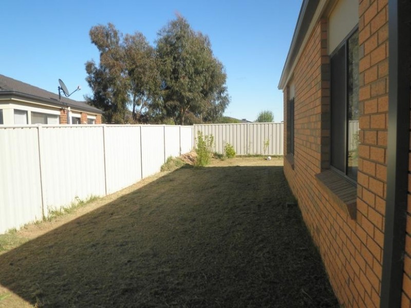 26 McConnichie Court, Epsom VIC 3551