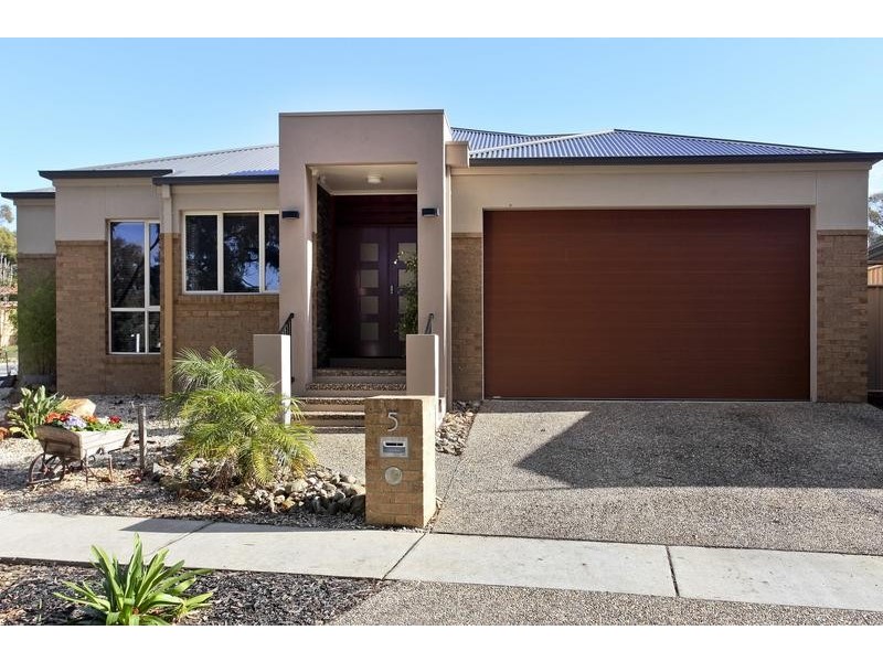 5 Bramley Place, Kennington VIC 3550