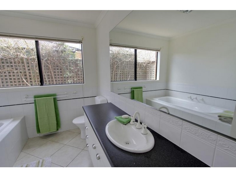33 Brentwood Boulevard, Strathfieldsaye VIC 3551