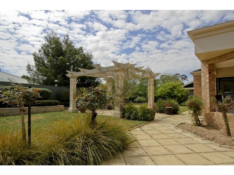 33 Brentwood Boulevard, Strathfieldsaye VIC 3551