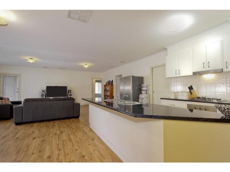 6 Hasker Drive, Kangaroo Flat VIC 3555