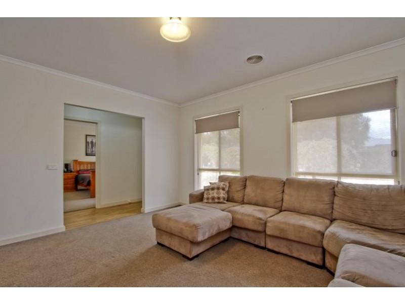 6 Hasker Drive, Kangaroo Flat VIC 3555