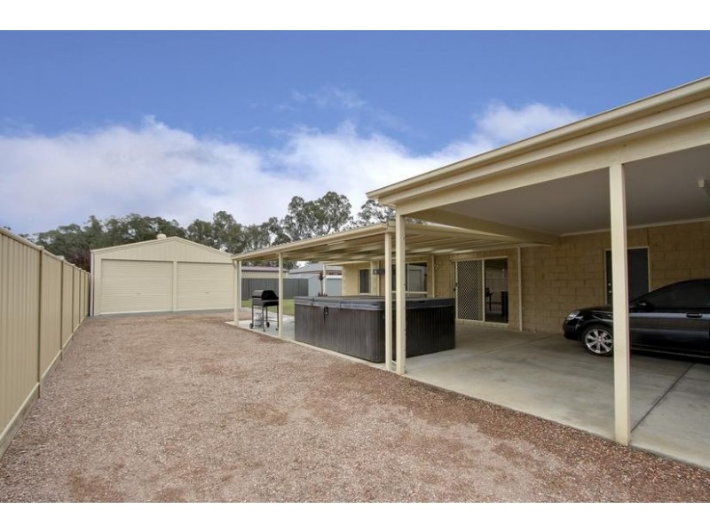 6 Hasker Drive, Kangaroo Flat VIC 3555