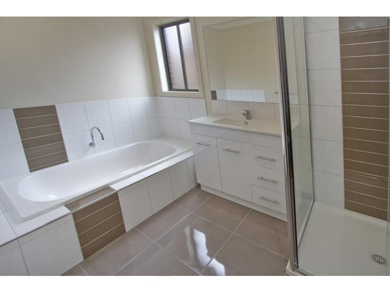 4 Illingworth Street, Golden Square VIC 3555