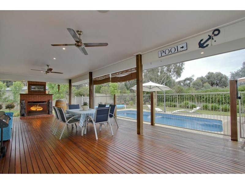 27 Alexander Close, Strathfieldsaye VIC 3551