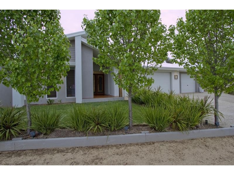 27 Alexander Close, Strathfieldsaye VIC 3551