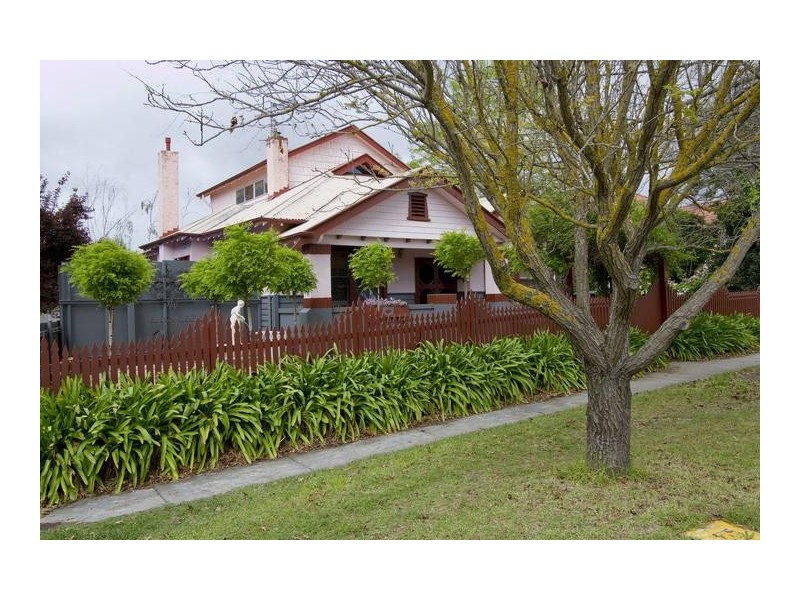 11 Rowcliffe Street, Quarry Hill VIC 3550