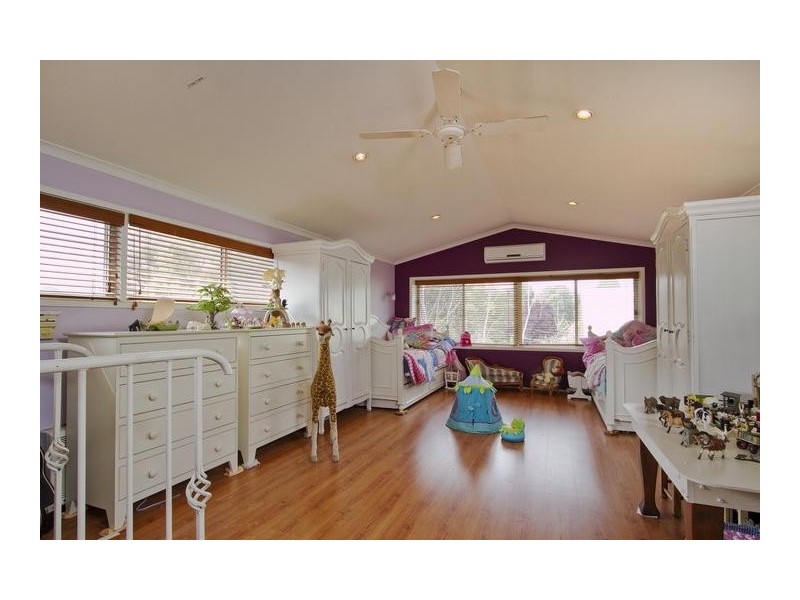 11 Rowcliffe Street, Quarry Hill VIC 3550