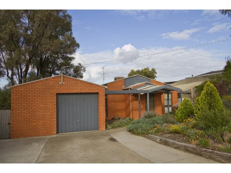 23 Howell Crescent, Kangaroo Flat VIC 3555