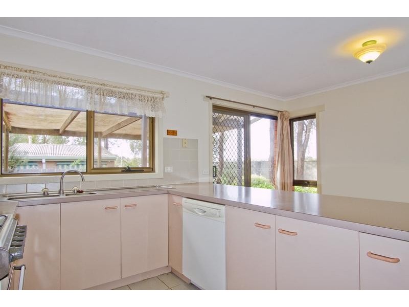23 Howell Crescent, Kangaroo Flat VIC 3555