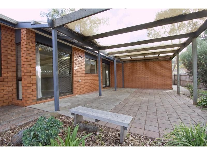 23 Howell Crescent, Kangaroo Flat VIC 3555