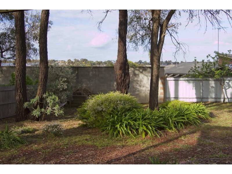 23 Howell Crescent, Kangaroo Flat VIC 3555