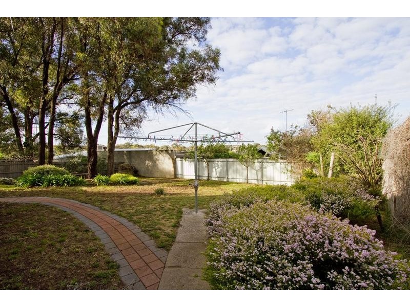 23 Howell Crescent, Kangaroo Flat VIC 3555