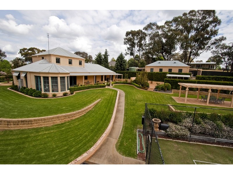 3 Everett Court, Strathdale VIC 3550