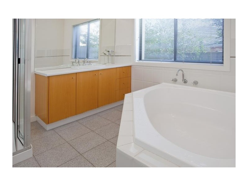 7 Harley Mews, Strathdale VIC 3550