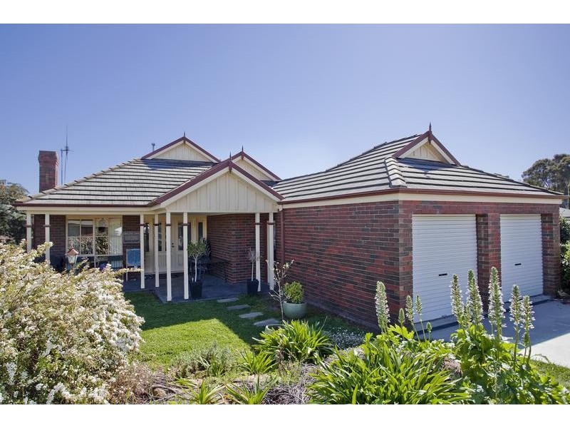 9 Keogh Drive, Spring Gully VIC 3550
