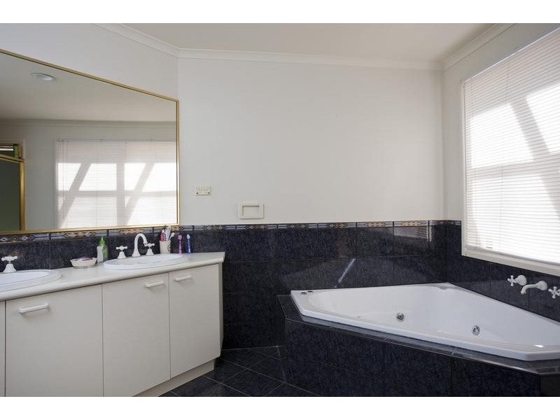 9 Keogh Drive, Spring Gully VIC 3550