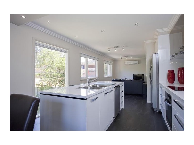 3 Moyna Drive, Spring Gully VIC 3550