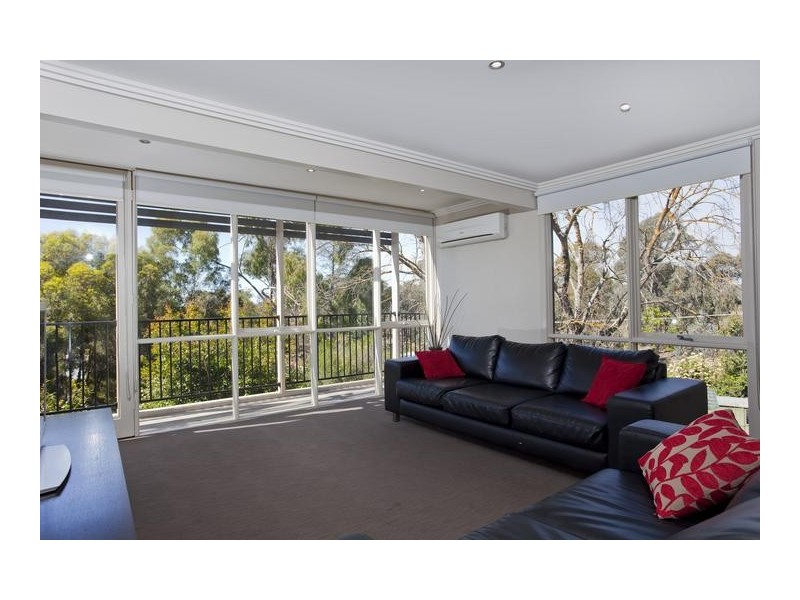 3 Moyna Drive, Spring Gully VIC 3550
