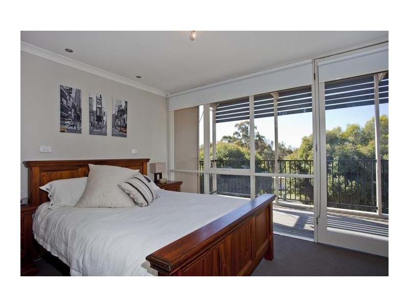 3 Moyna Drive, Spring Gully VIC 3550