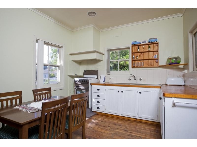 36 Churchill Avenue, Flora Hill VIC 3550